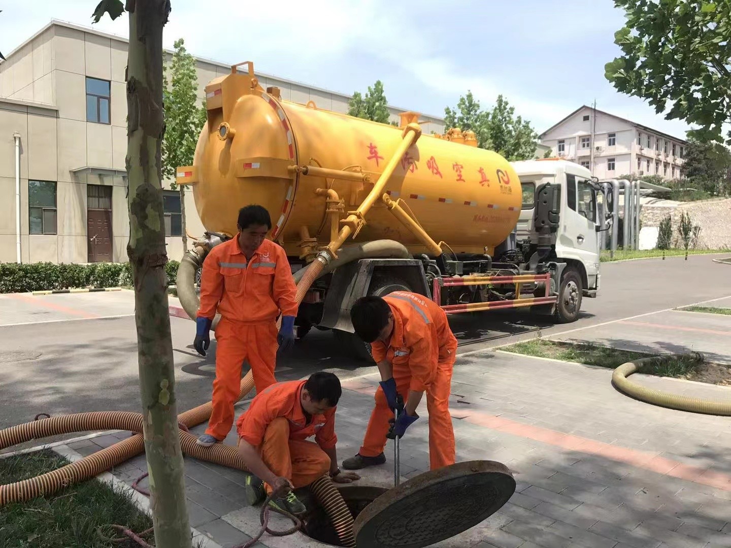 兴隆台化粪池清理与5-8吨吸粪车施工效率分析
